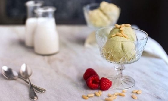 Gelato alla vaniglia di anacardi