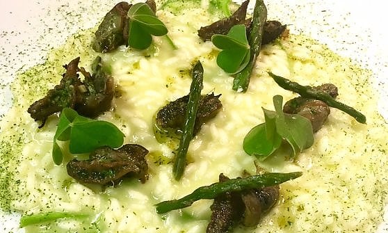 Risotto asparagi selvatici, lumache e acetosella&nbsp;
