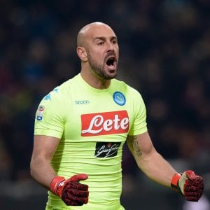 Napoli, Reina sta meglio: può farcela. In attacco cresce l'ipotesi Milik