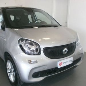 Forfour, la Smart veste il lungo d'argento e nero