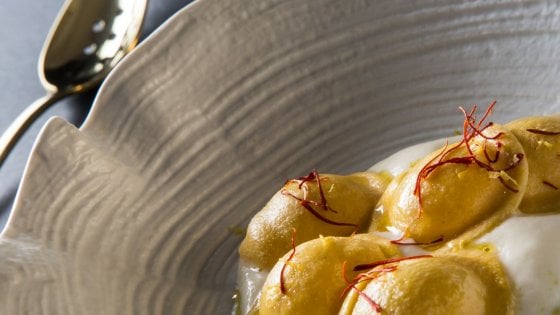 Cappelletti in brodo &ldquo;asciutto&rdquo; parmigiano, zafferano e limone