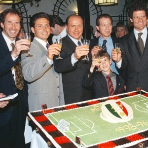 Cessione Milan, Sacchi: "Via un pezzo della mia vita". Baresi: "Finisce un'era vincente". Ventura: "Nella storia con Ajax e Barcellona"