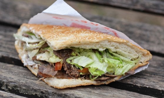 Kebab (r)evolution: i segreti e i luoghi dello street food più famoso del mondo