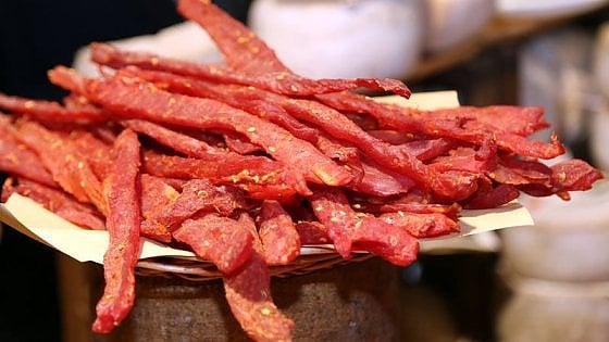 Coppiette, strisce di carne di maiale speziata e piccante