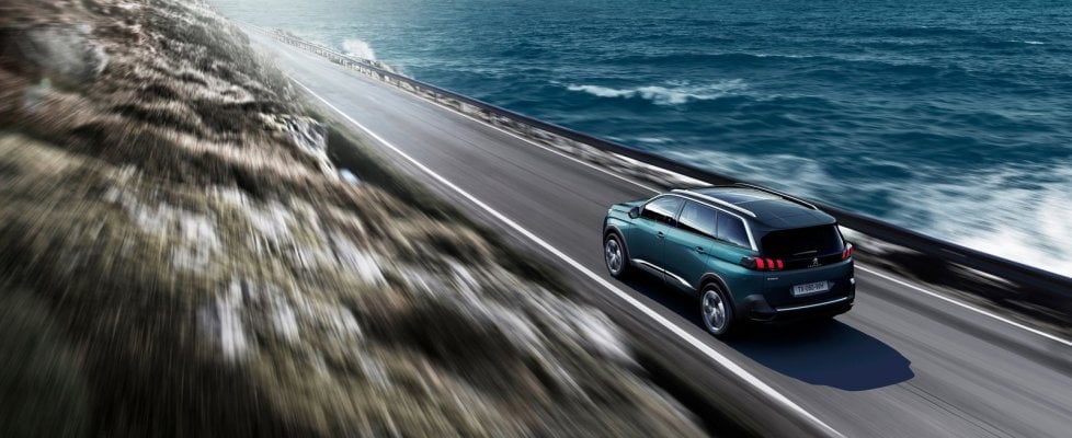 L'offensiva Suv Peugeot arriva anche sullo schermo