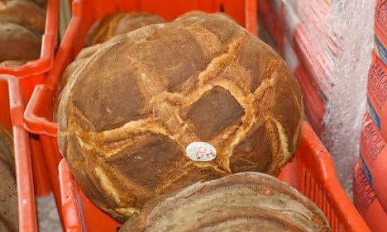 Una delle tipologie di pane di Altamura &egrave; quello "a cappello di prete".&nbsp;(foto: qualigeo)
