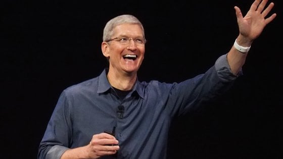 Apple, Tim Cook testa un glucometro connesso all'Apple Watch - la Repubblica