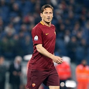 Roma, Totti ultima col Genoa ma la festa d'addio slitta a settembre