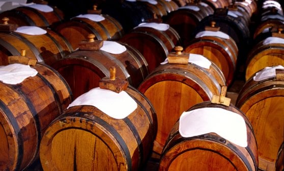 La tipica batteria di botticelle per l'aceto balsamico
