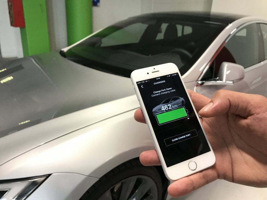 Gli schermi tattili della Tesla 