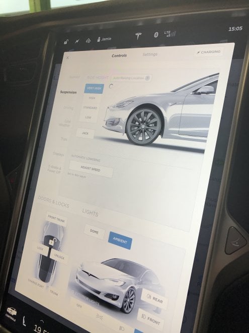 Gli schermi tattili della Tesla 