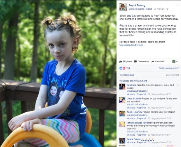 La piccola Sophie nelle foto della maestra. La battaglia contro il cancro diventa virale