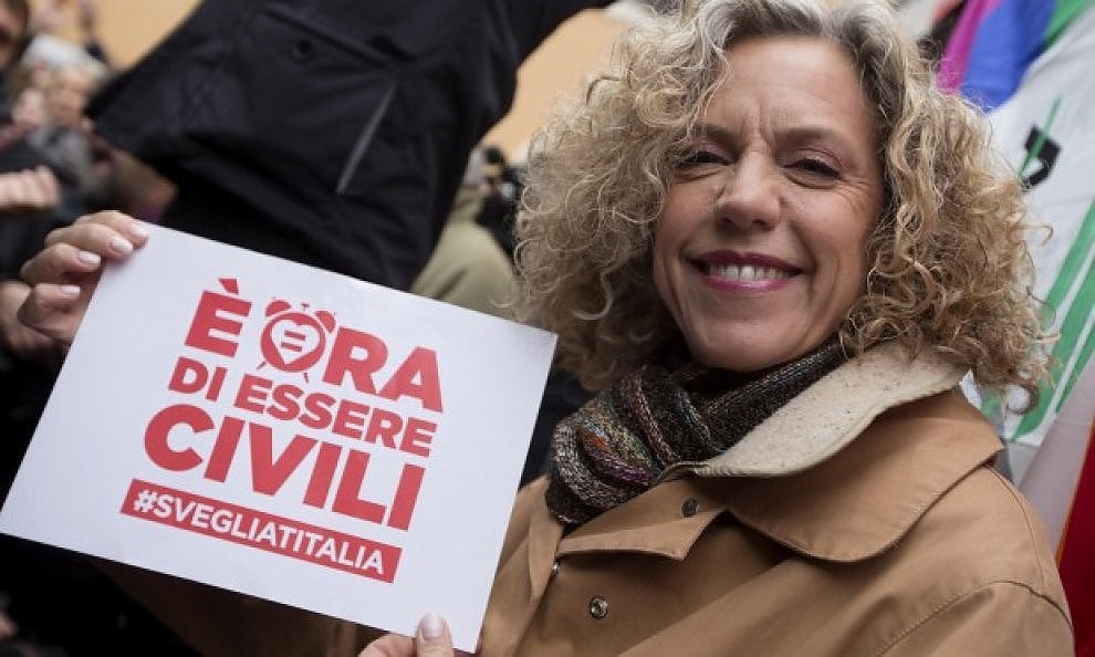 Anniversario di nozze, Cirinnà al marito: "Amore mio, festeggiamo al Gay pride"