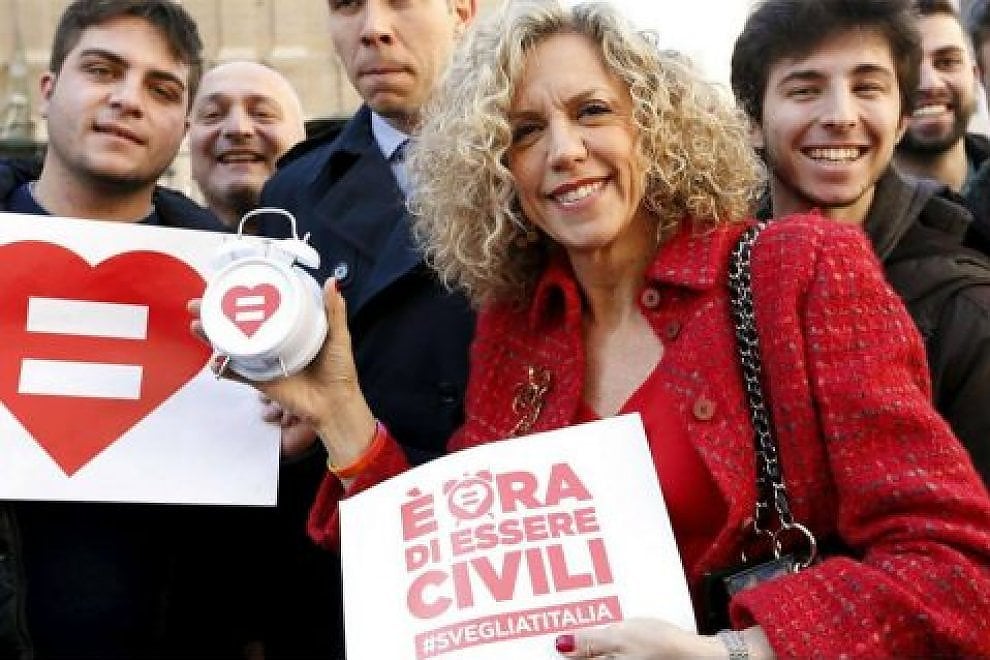 Anniversario di nozze, Cirinnà al marito: "Amore mio, festeggiamo al Gay pride"