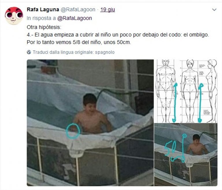 Il bambino nella piscina fai da te sul balcone: l'ironia della rete tra meme e battute