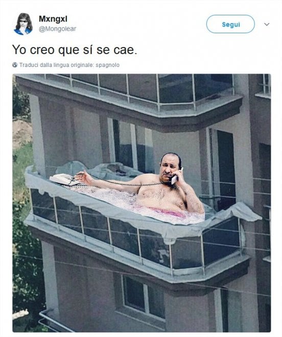 Il bambino nella piscina fai da te sul balcone: l'ironia della rete tra meme e battute