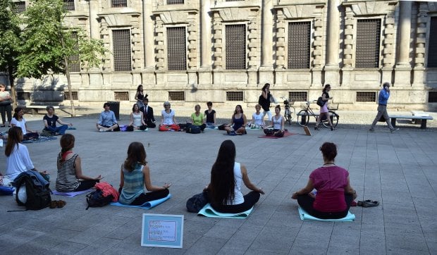 Yoga, la giornata internazionale: così si medita in piazza