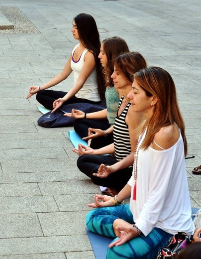 Yoga, la giornata internazionale: così si medita in piazza