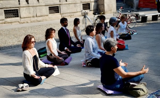 Yoga, la giornata internazionale: così si medita in piazza