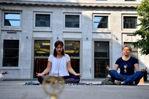 Yoga, la giornata internazionale: così si medita in piazza