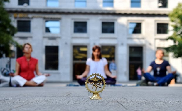 Yoga, la giornata internazionale: così si medita in piazza