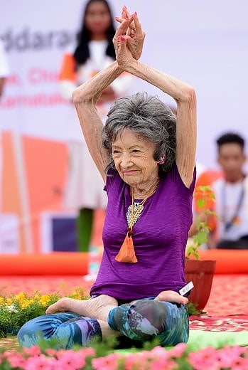 Yoga, la giornata internazionale: così si medita in piazza