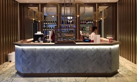 Il bancone del Caff&egrave; dell'Opera