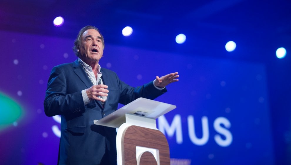 La verità di Oliver Stone sulla cyberwar