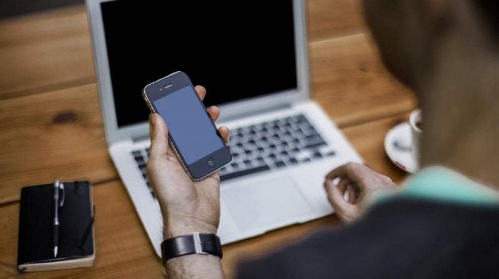 Smartphone, quanto tempo ci passiamo