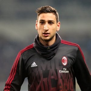 Milan, Donnarumma: prima l'esame e poi la risposta. Montella al lavoro, rosa quasi al completo