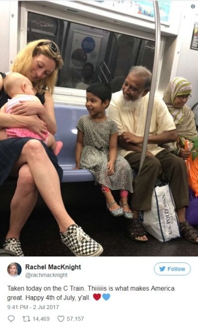 NY, "Questo renderà l'America di nuovo grande": la foto in metro diventa inno alla diversità