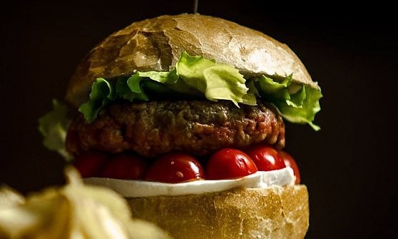 Il pane &egrave; prodotto artigianalmente e lievitato 36 ore