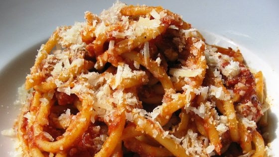Il ministro Martina: "Candidiamo l'amatriciana a patrimonio Unesco"