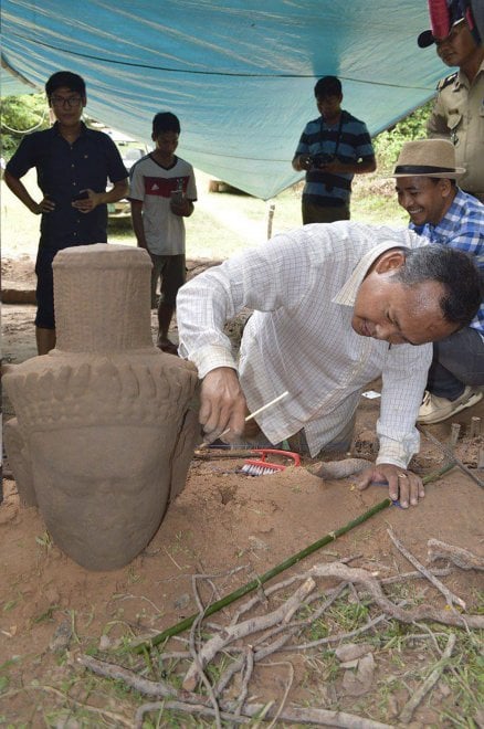 Cambogia, trovata statua del XII secolo ad Angkor Wat: era a guardia di un antico ospedale