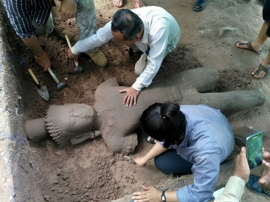 Cambogia, trovata statua del XII secolo ad Angkor Wat: era a guardia di un antico ospedale