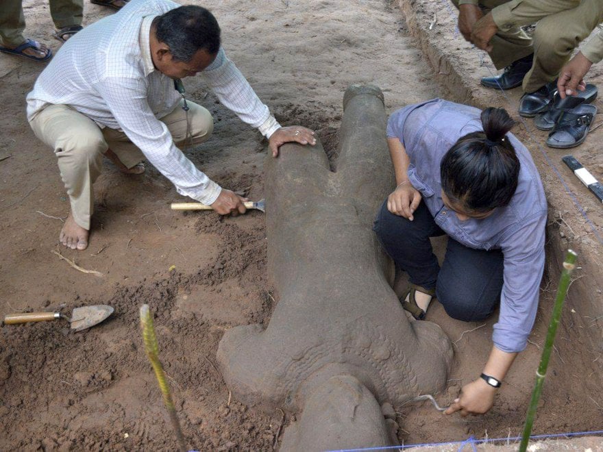 Cambogia, trovata statua del XII secolo ad Angkor Wat: era a guardia di un antico ospedale