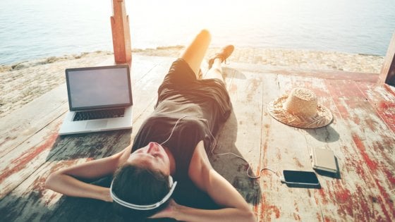 Un'estate sempre connessi: ecco come spendere meno