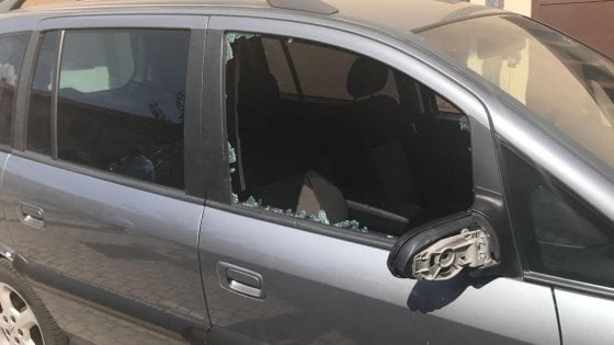 Bambino si chiude in auto e resta bloccato sotto il sole. Ucciso dal ...