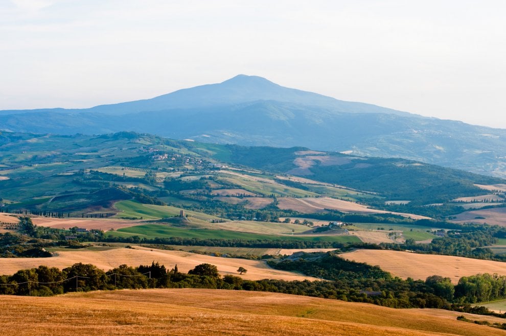 toscana-borghi-e-pendii-sotto-l-amiata-la-repubblica