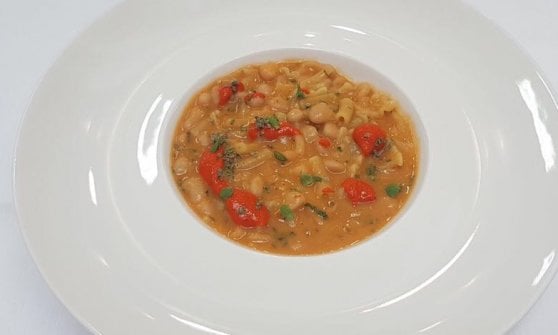 Pasta mista con fagioli "arrecanati" e 'nduja, di Mario Cinque, da assaggiare venerd&igrave; 8 settembre per la giornata a tema "La pasta al pomodoro" 
