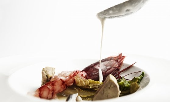 Gambero rosso con bagna cauda, foie gras ghiacciato e lattuga brasata