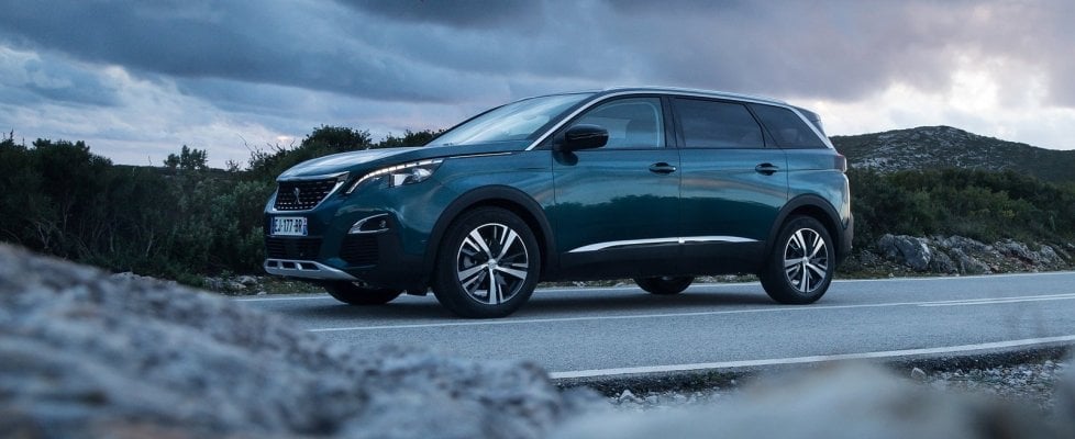 Peugeot 5008, la monovolume diventa Suv
