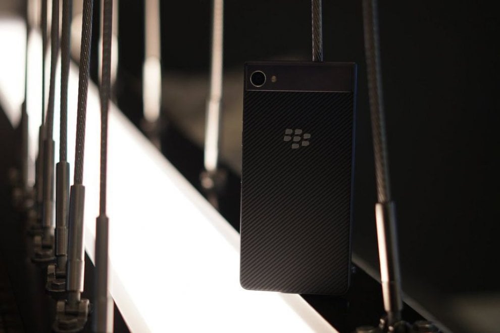 Addio tastiera, ecco BlackBerry Motion