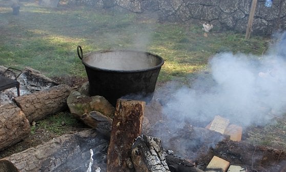 Cucinare "fuori dagli schemi" in condizioni quasi primitive