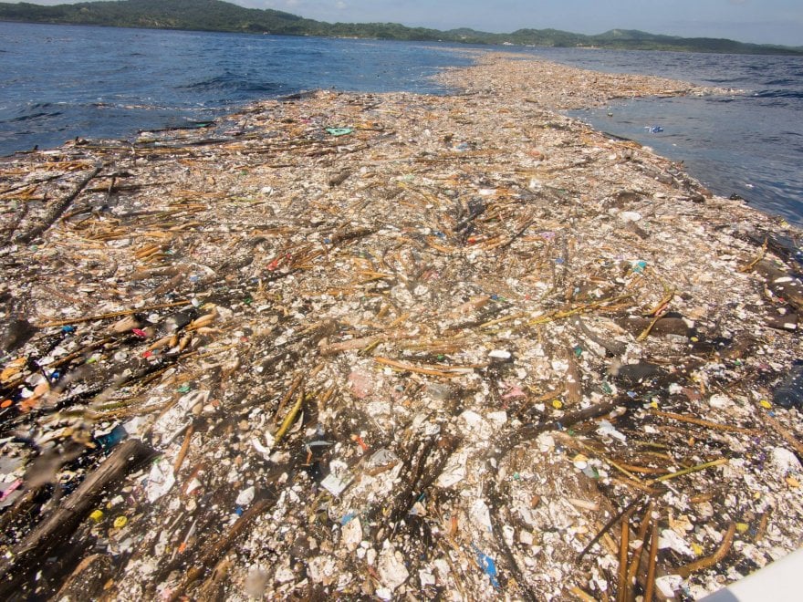 L'isola di plastica che minaccia i Caraibi: le immagini denuncia
