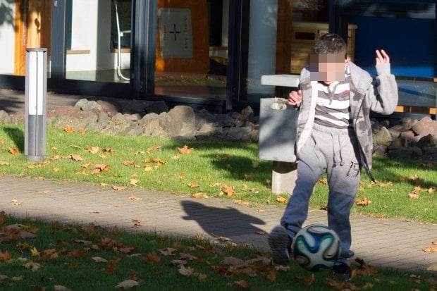 Hassan, il bambino farfalla che può tornare a giocare a pallone