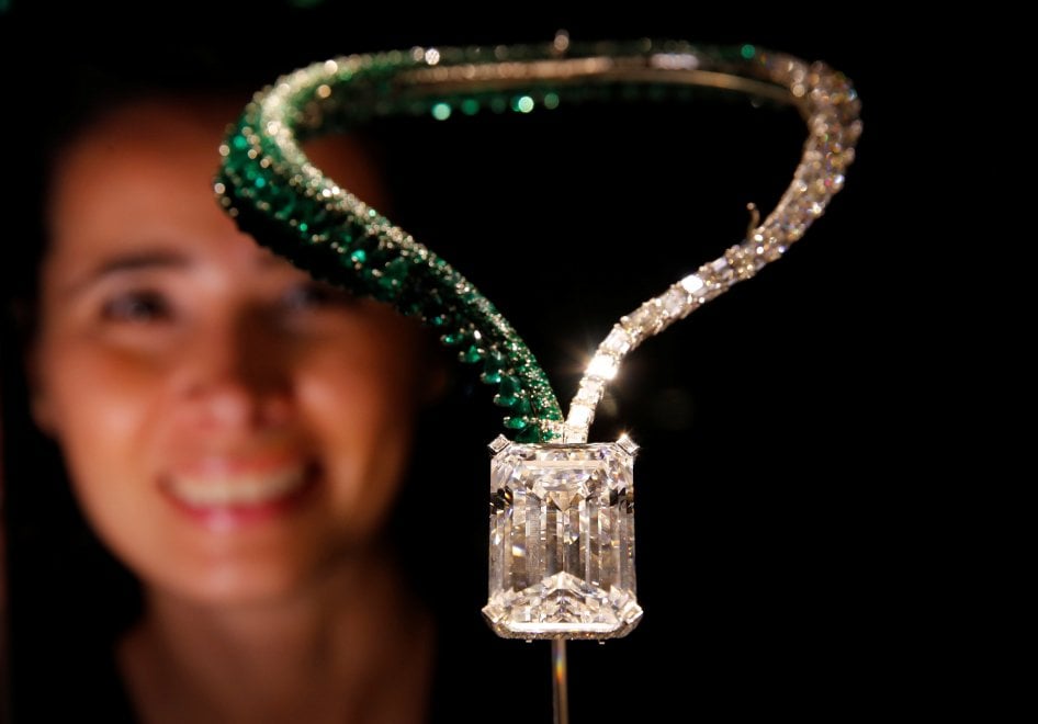 Asta Record Da Christie s Diamante Venduto Per Quasi 29 Milioni Di