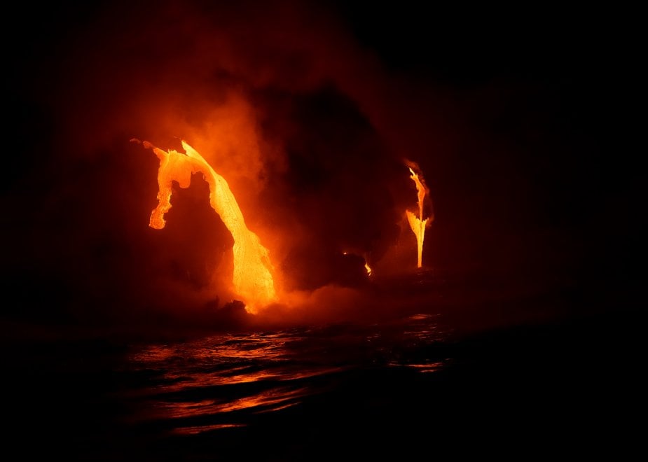 Hawaii, scatti dall'inferno: lo spettacolo della colata lavica