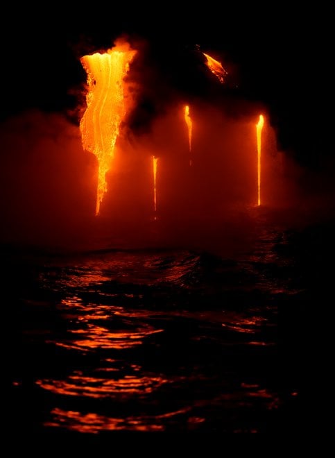 Hawaii, scatti dall'inferno: lo spettacolo della colata lavica