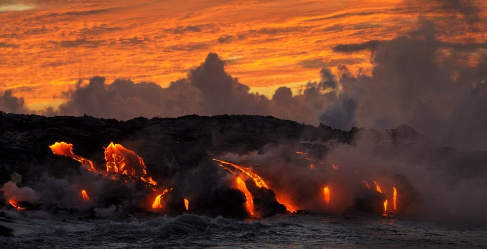 Hawaii, scatti dall'inferno: lo spettacolo della colata lavica